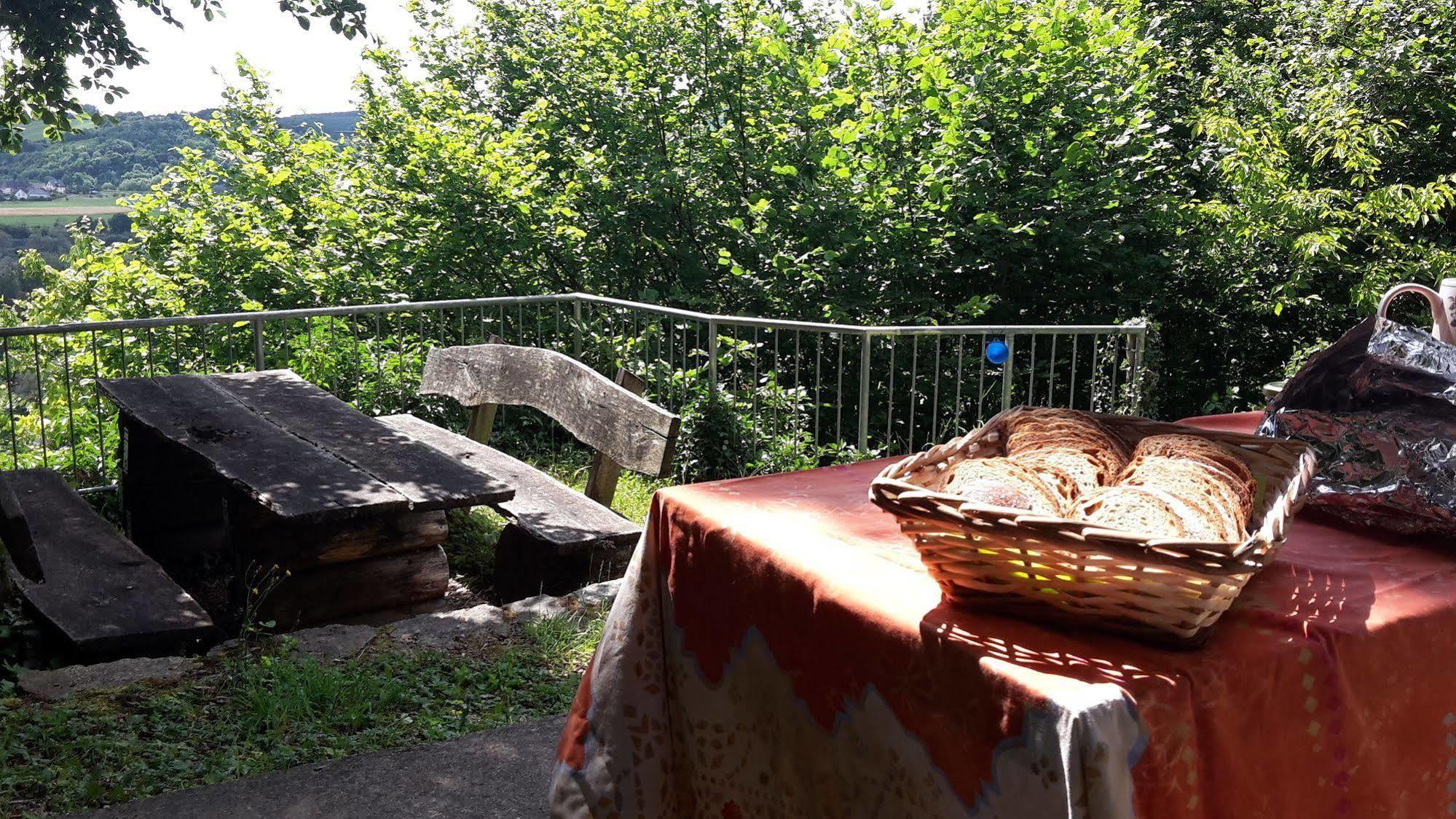 Johannishof Wein-Cafe & Gaestehaus Langsur Екстериор снимка