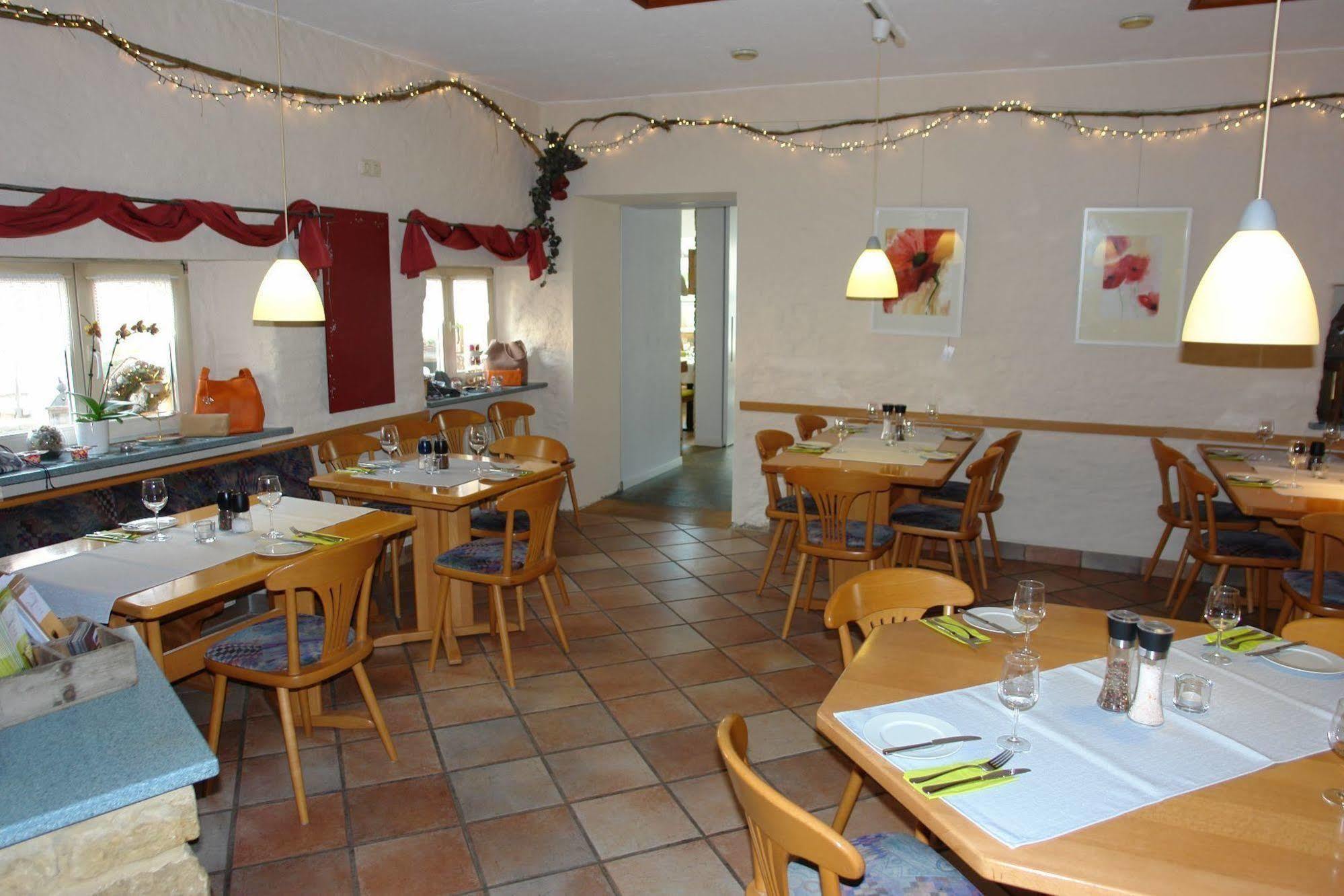 Johannishof Wein-Cafe & Gaestehaus Langsur Екстериор снимка