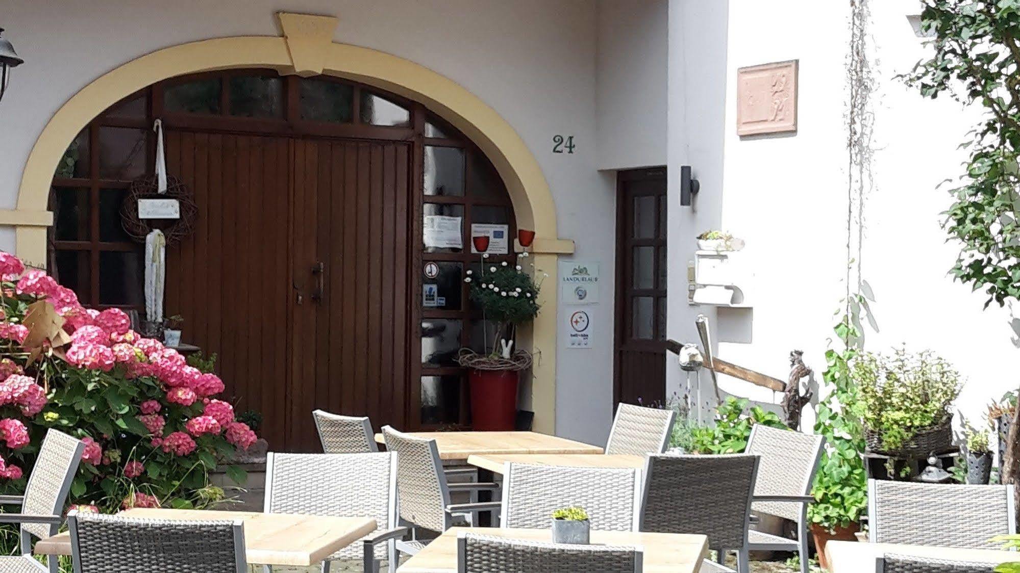 Johannishof Wein-Cafe & Gaestehaus Langsur Екстериор снимка