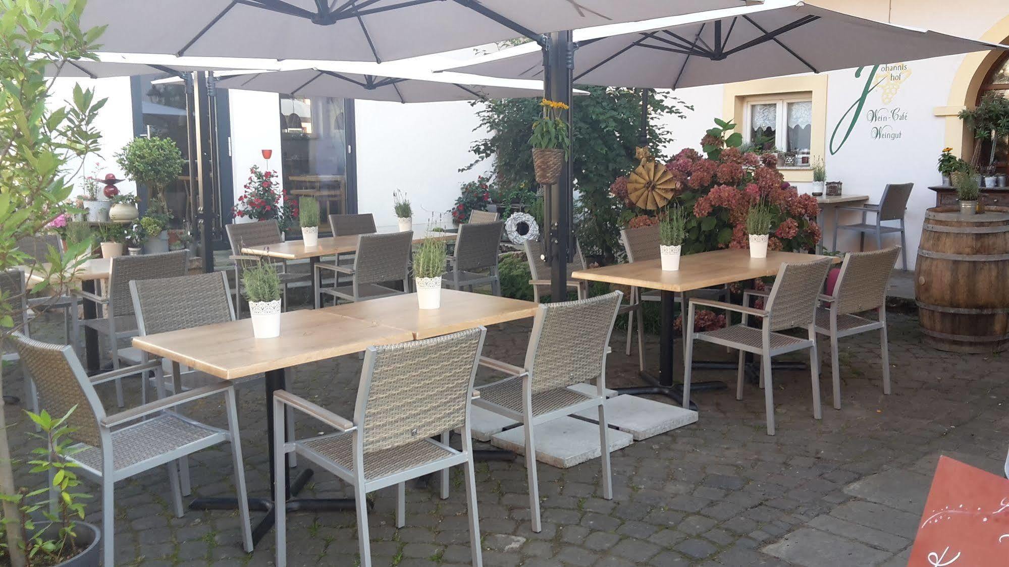 Johannishof Wein-Cafe & Gaestehaus Langsur Екстериор снимка