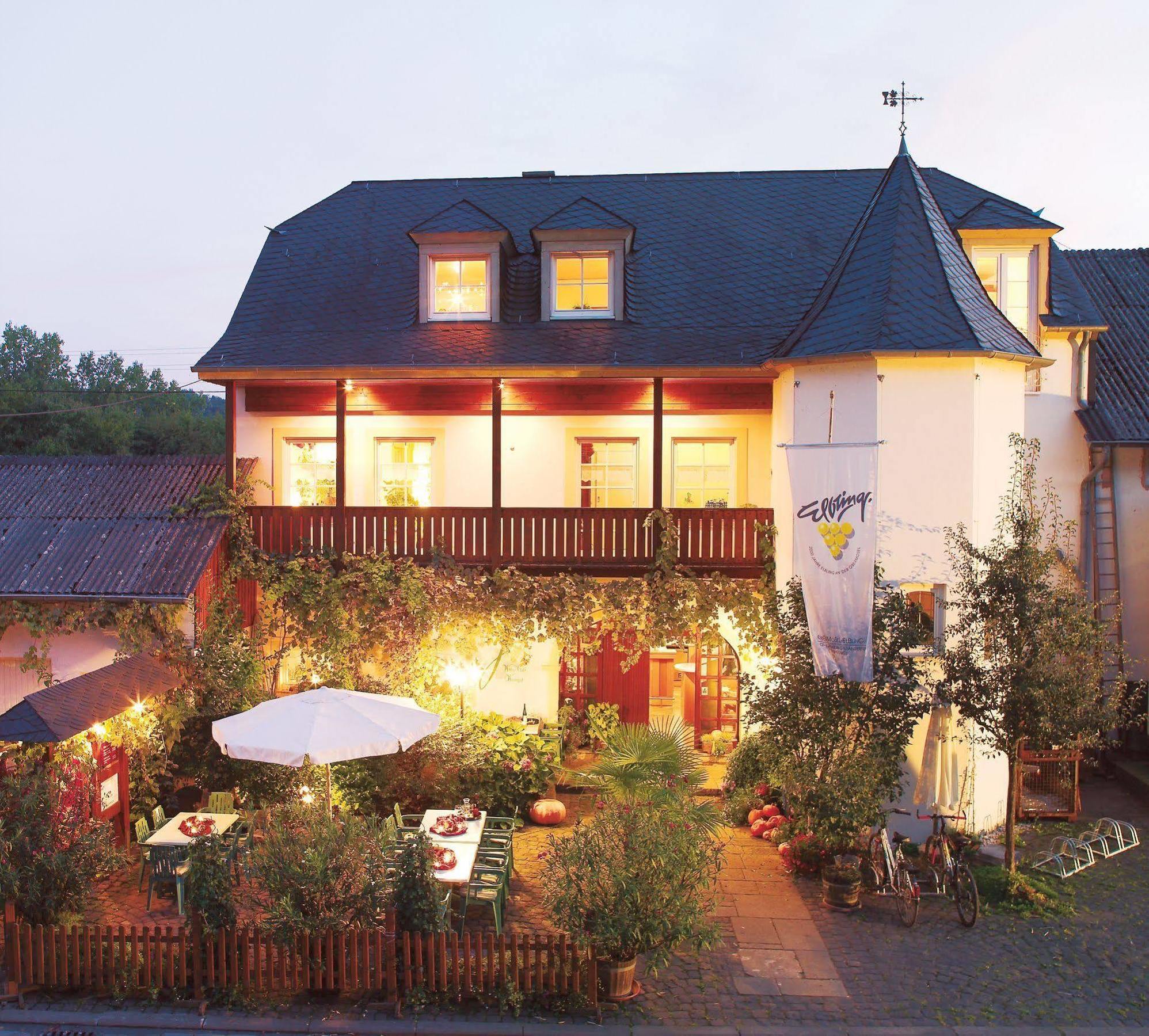 Johannishof Wein-Cafe & Gaestehaus Langsur Екстериор снимка
